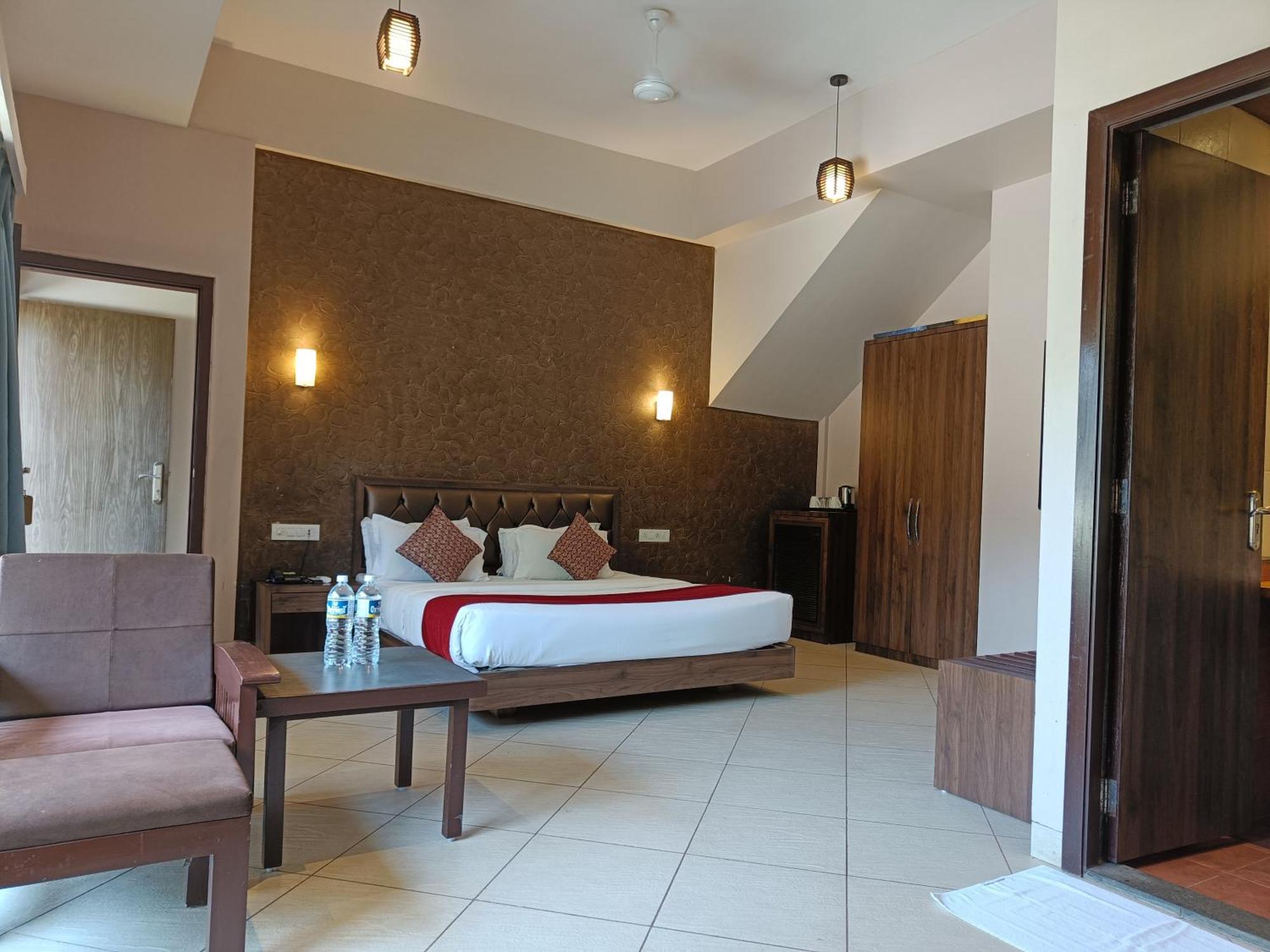 Misty Meadows, Lonavala Hotel Екстериор снимка